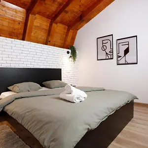 https://one-love-central-cottage.bucharesthotelsnow.com